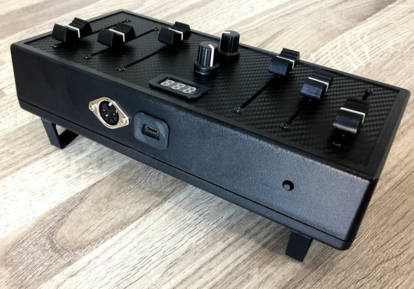 Controlador MIDI para hardware o software, 6 Faders/2 Knobs con DIN y USB, Versátil y Programable.