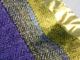 Bolso holgado grande de tweed con patchwork y cierre con cordón.