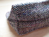 Bolso pequeño con cremallera de tweed en espiga multicolor