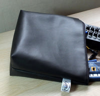 Bolso tipo bolsa con cremallera y accesorios de vinilo negro